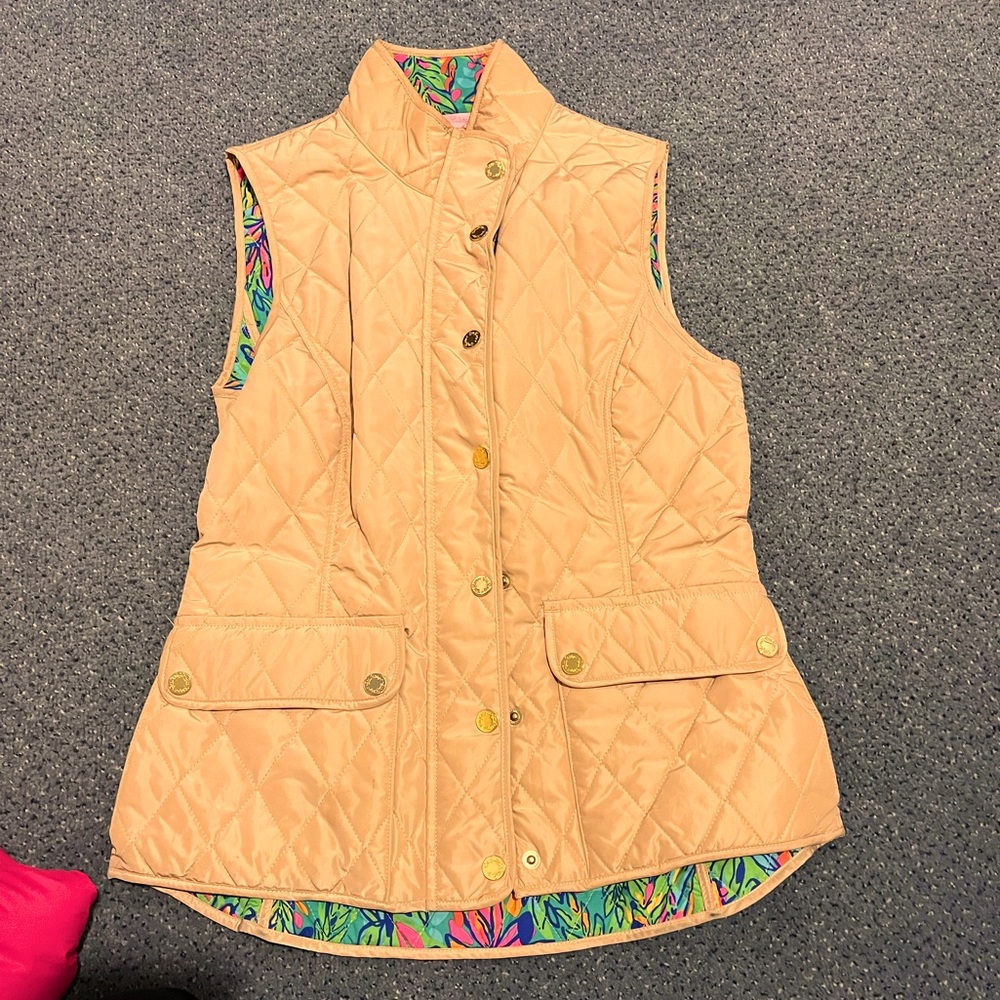 Lilly Pulitzer quilted camel vest size small